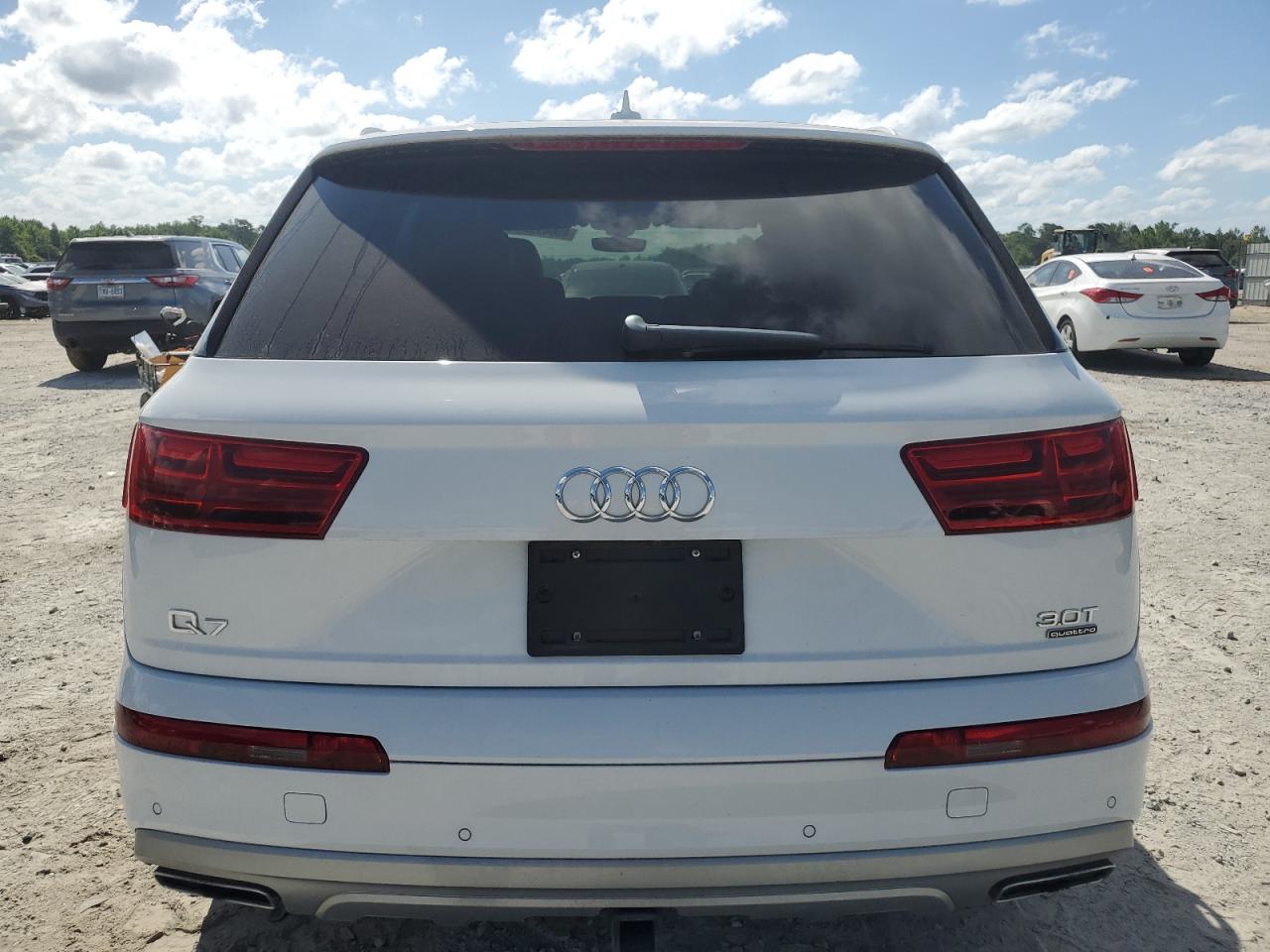 WA1VAAF71JD015172 2018 Audi Q7 Prestige