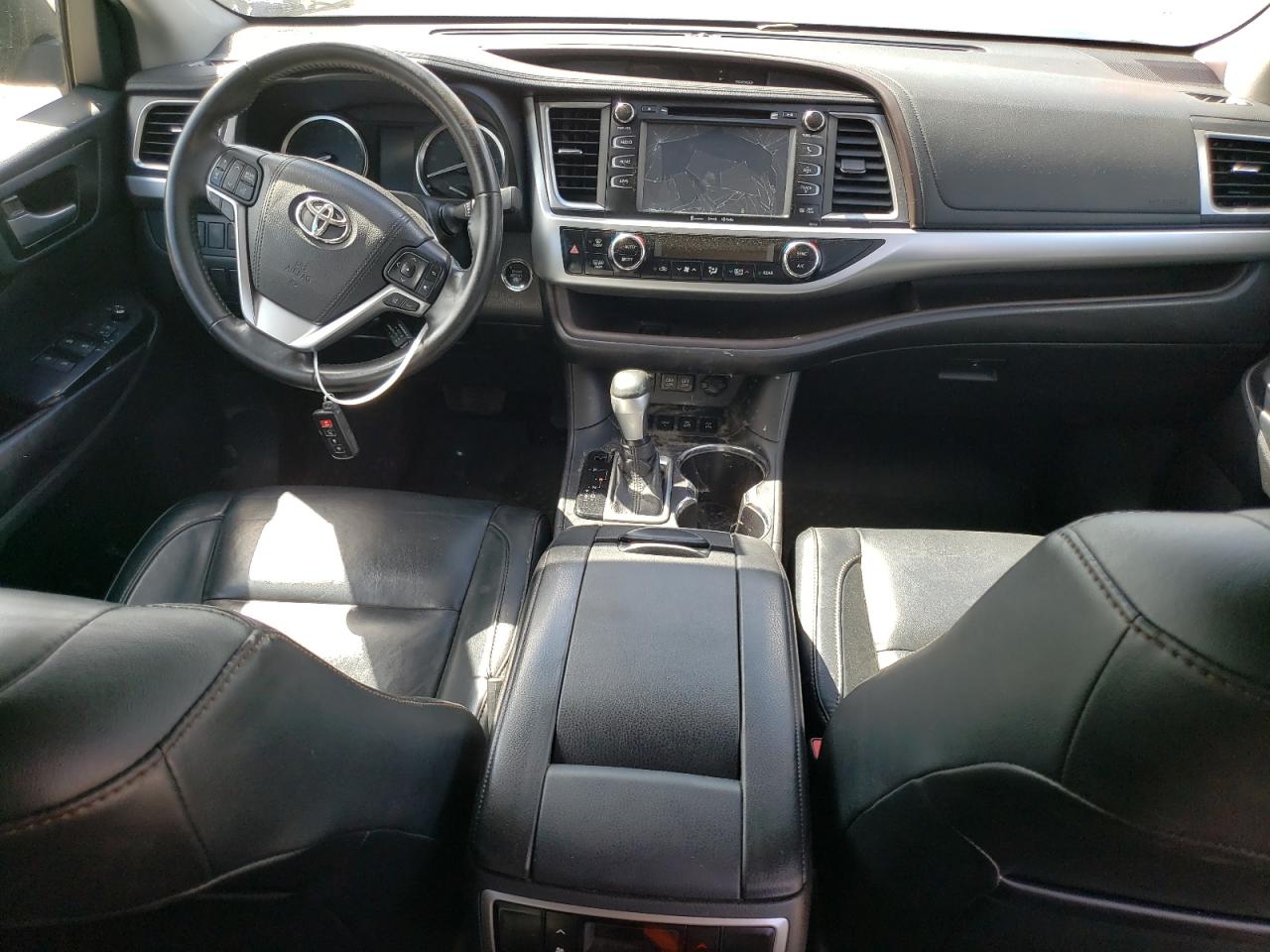 5TDJZRFHXJS526744 2018 Toyota Highlander Se