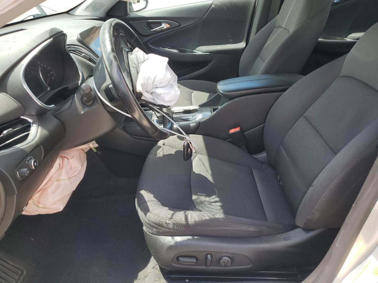 1G1ZD5STXJF100808 2018 Chevrolet Malibu Lt