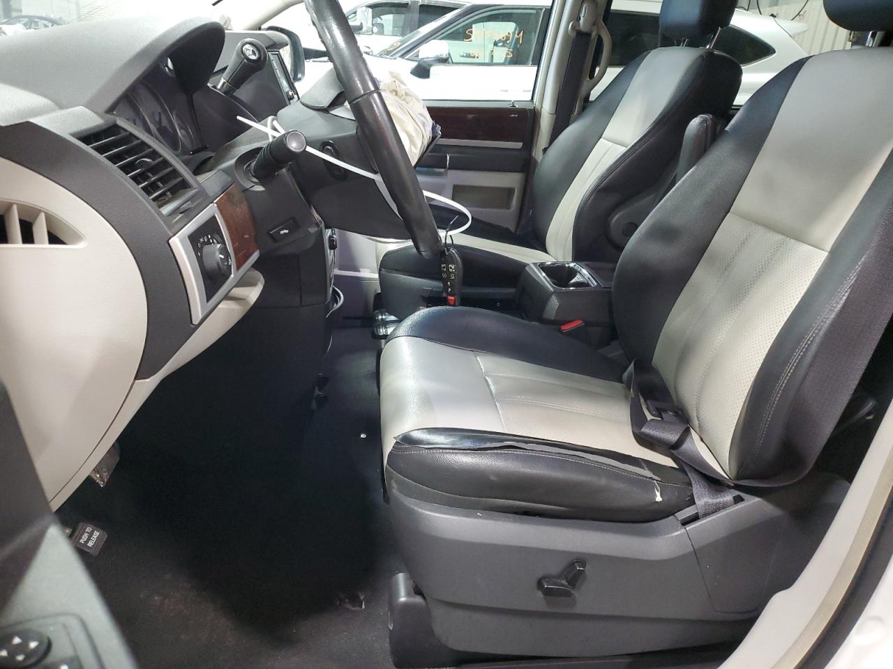 2A4RR8DX4AR414757 2010 Chrysler Town & Country Touring Plus