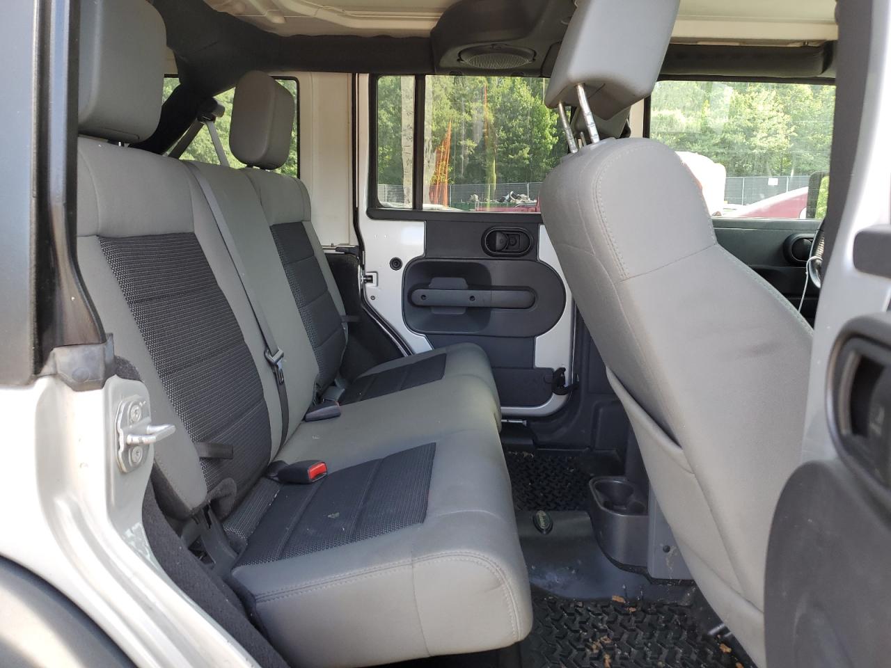 1J4BA3H1XAL112495 2010 Jeep Wrangler Unlimited Sport