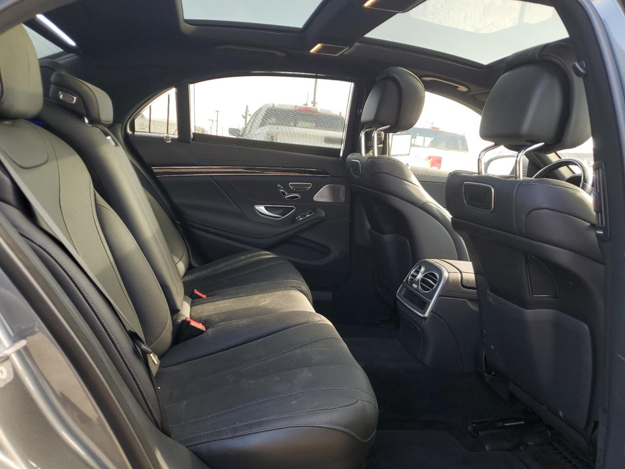 2018 Mercedes-Benz S 450 vin: WDDUG6GB7JA396792