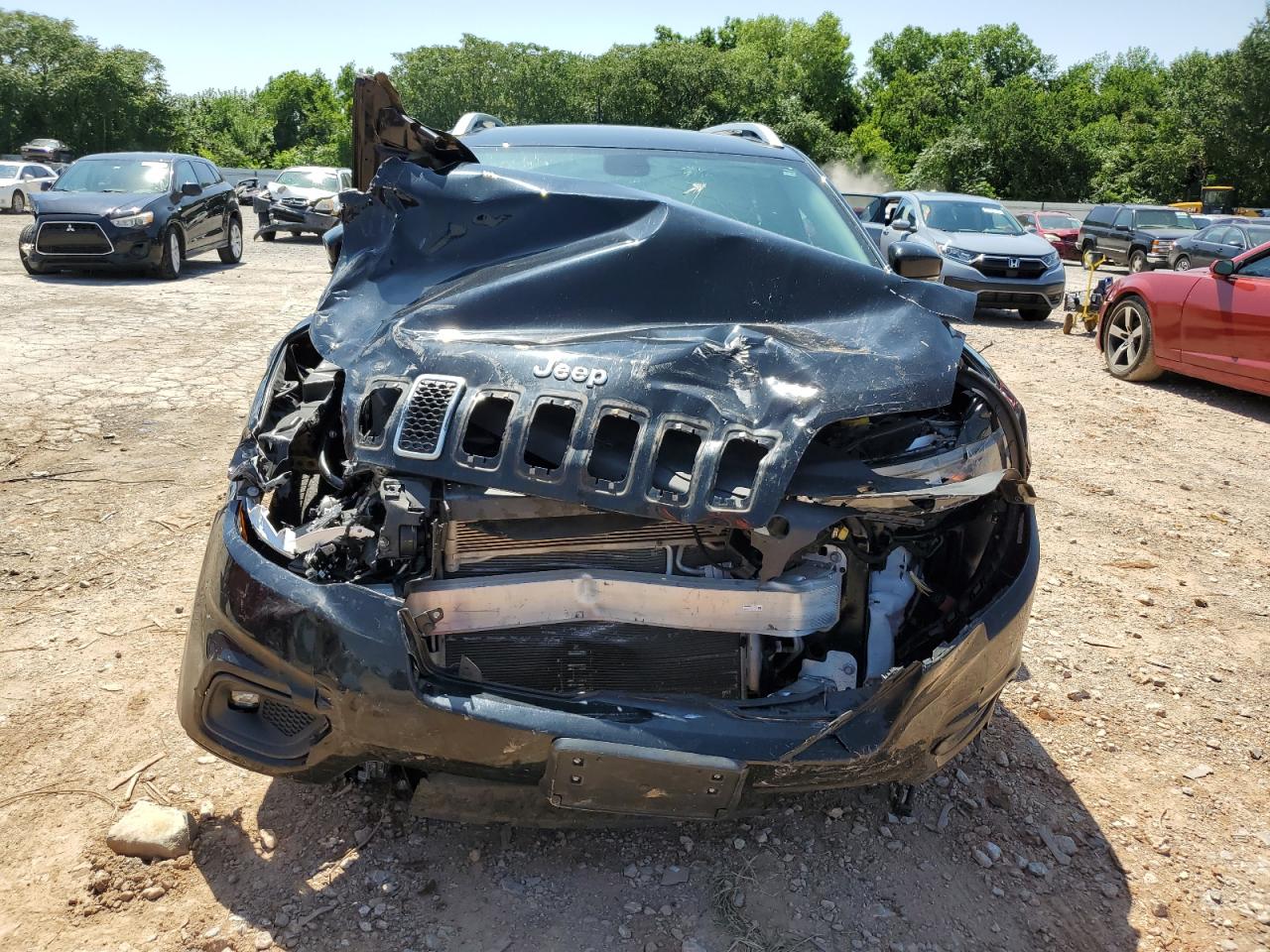 2019 Jeep Cherokee Latitude Plus vin: 1C4PJLLB1KD297429