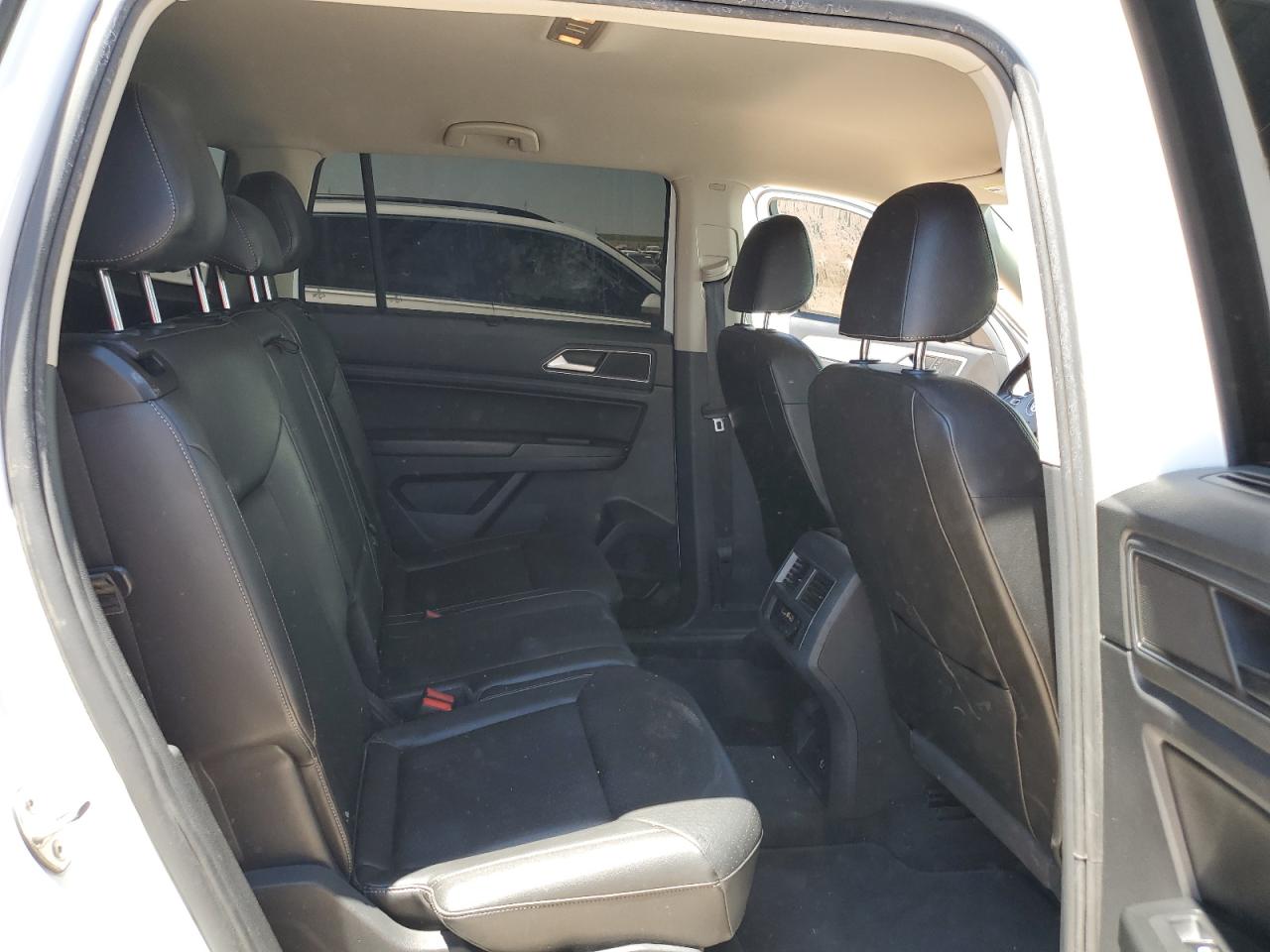 1V2CR2CA0JC570128 2018 Volkswagen Atlas Se