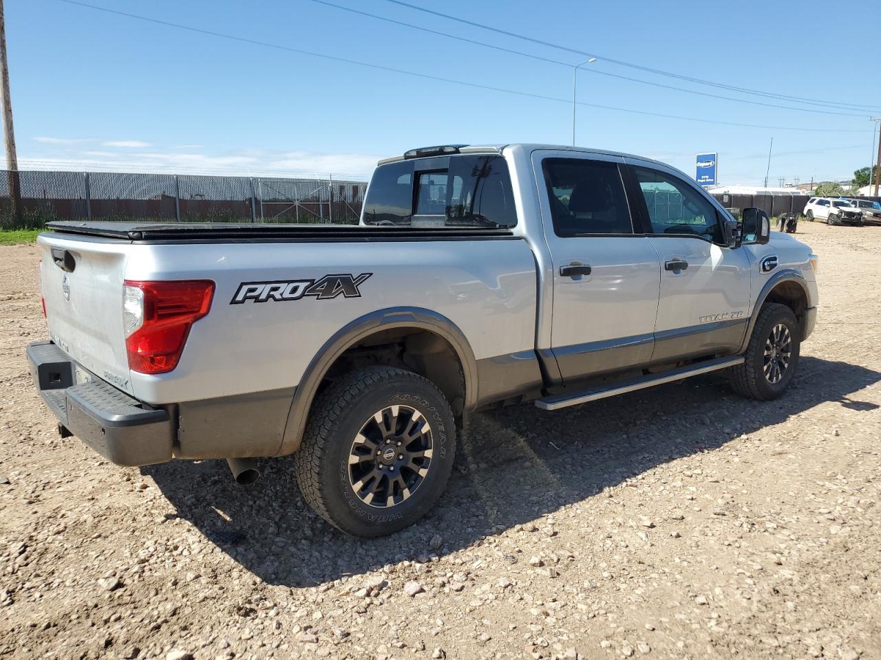 1N6BA1F48HN525325 2017 Nissan Titan Xd Sl