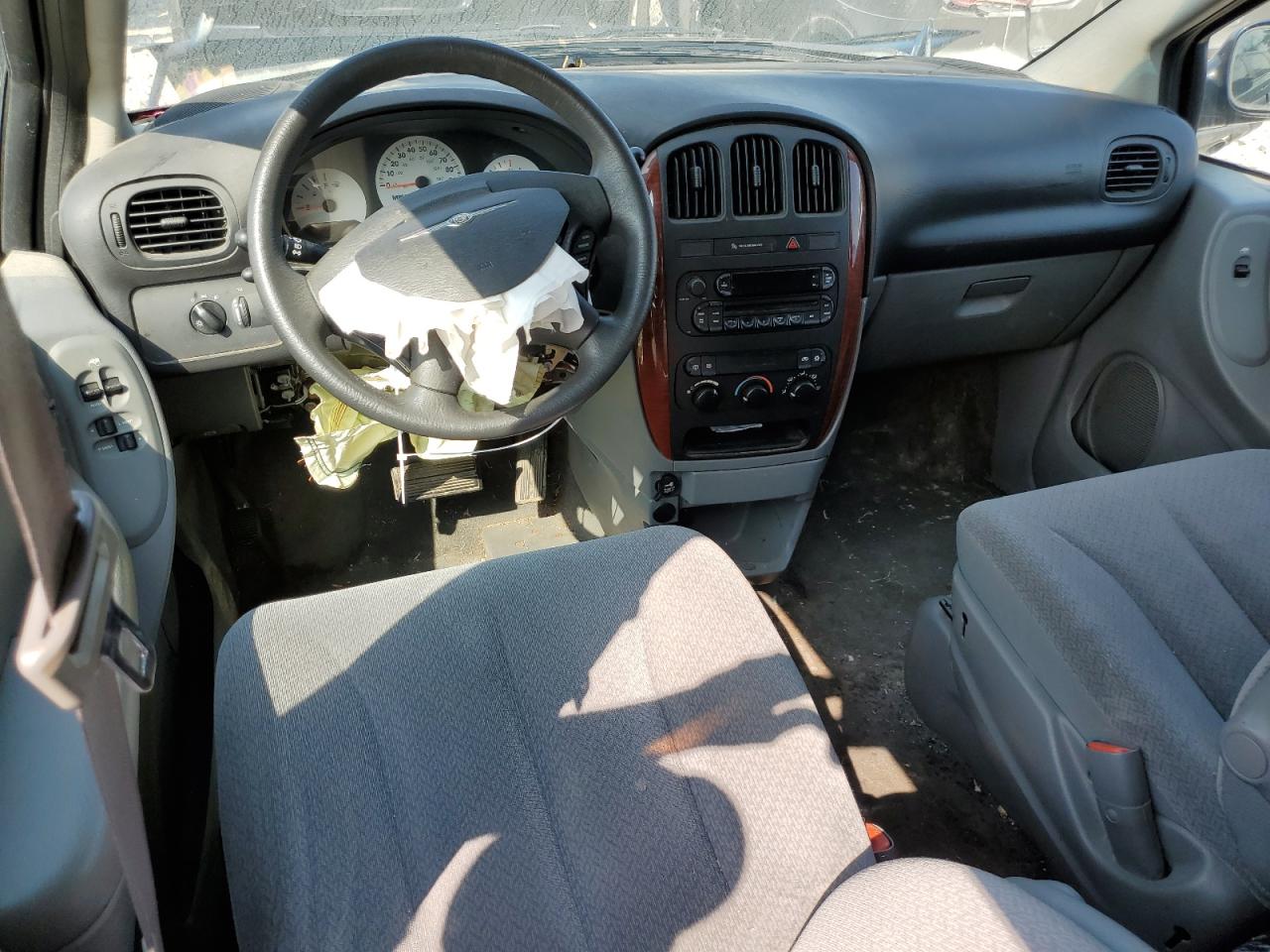 1A4GP45R06B502295 2006 Chrysler Town & Country