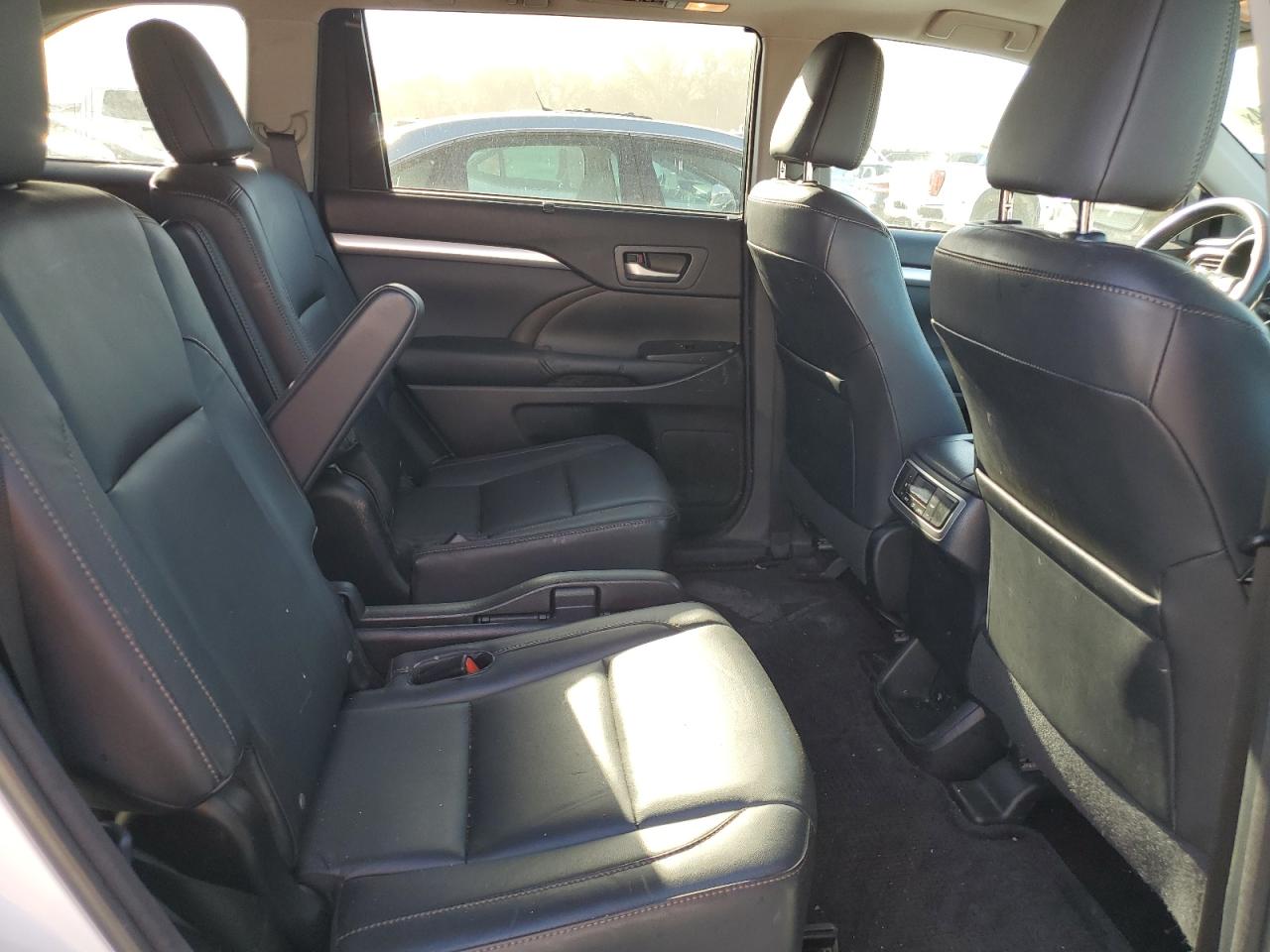 5TDJKRFH6FS201584 2015 Toyota Highlander Xle