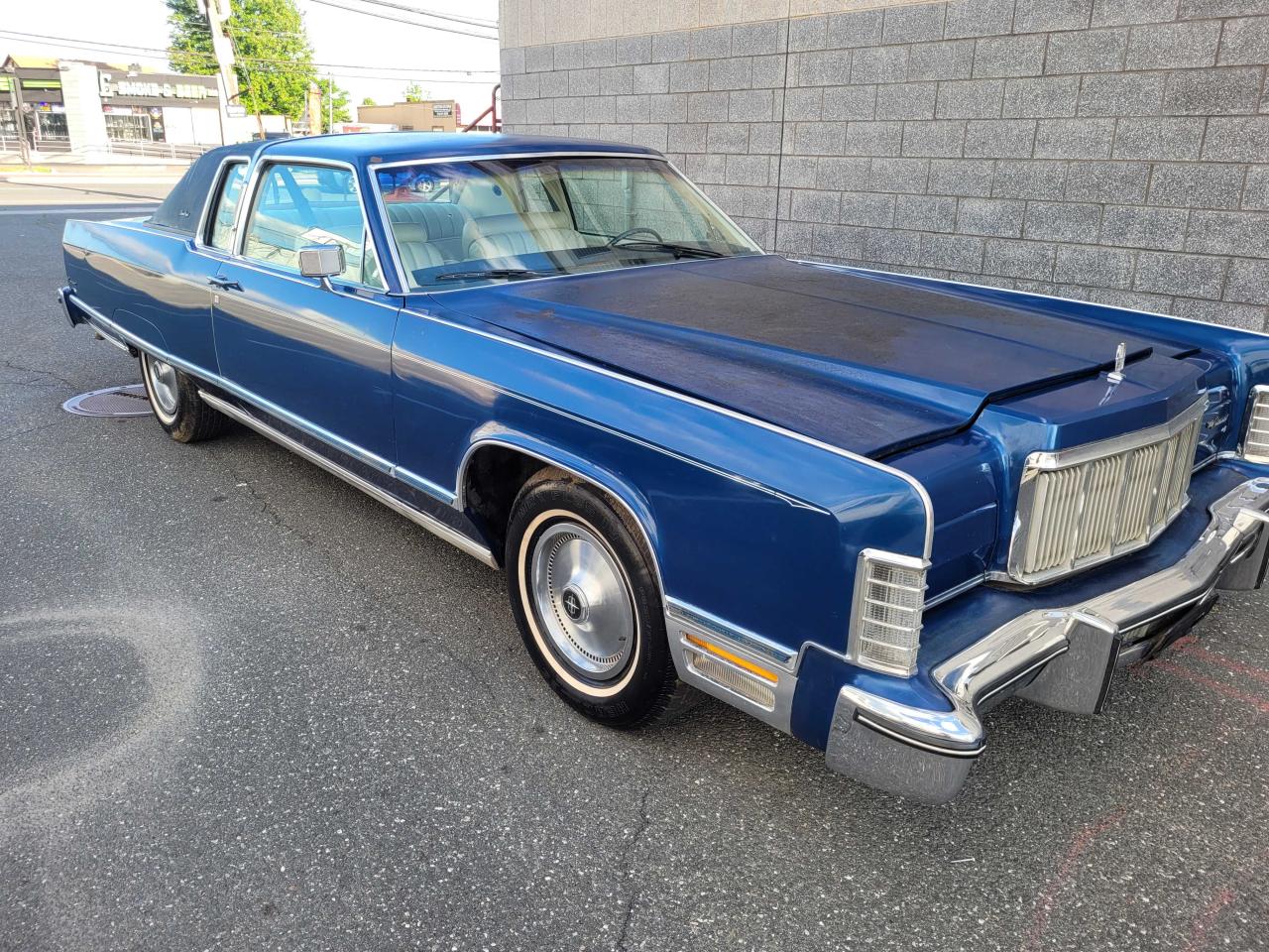 5Y81A894401 1975 Lincoln Town Car C