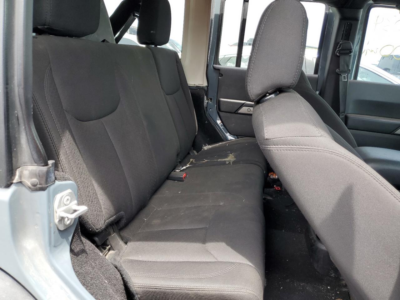 1C4BJWDG1FL773583 2015 Jeep Wrangler Unlimited Sport