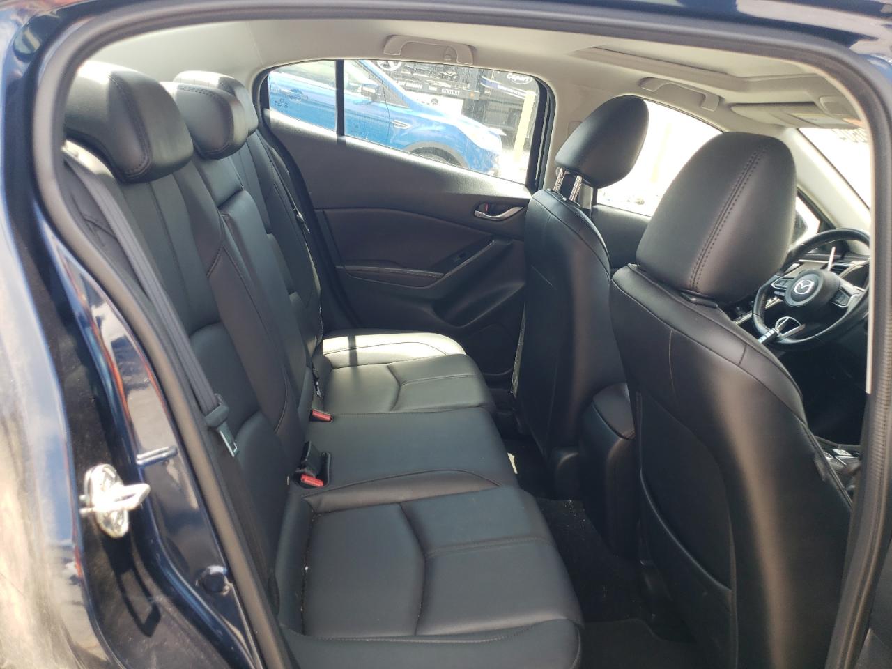 3MZBN1V38JM264792 2018 Mazda 3 Touring