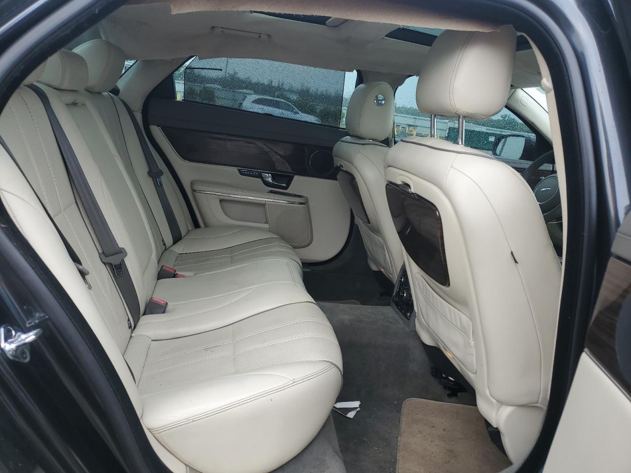 SAJWA2GB7BLV13226 2011 Jaguar Xjl