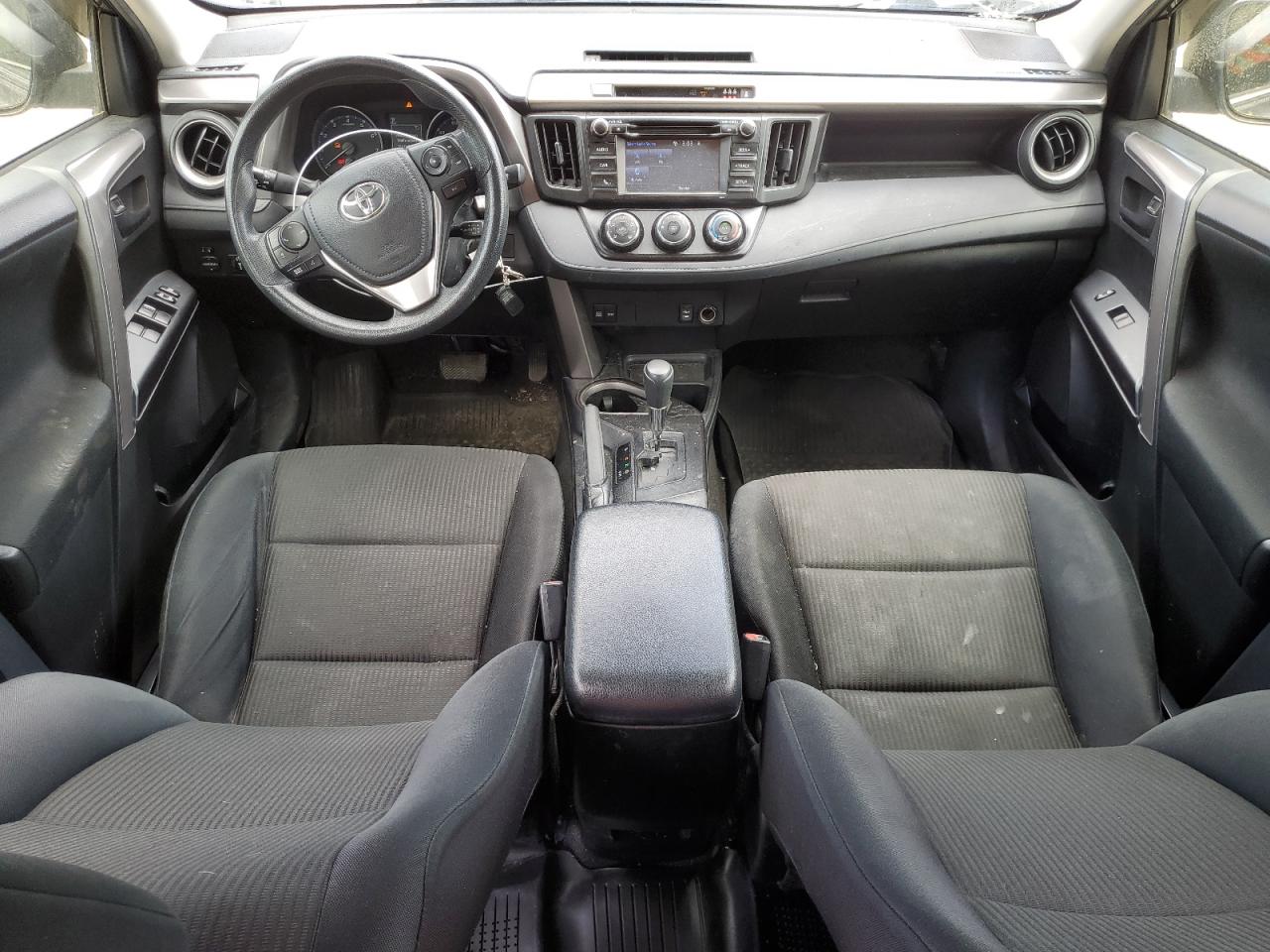 JTMBFREV2HJ143537 2017 Toyota Rav4 Le