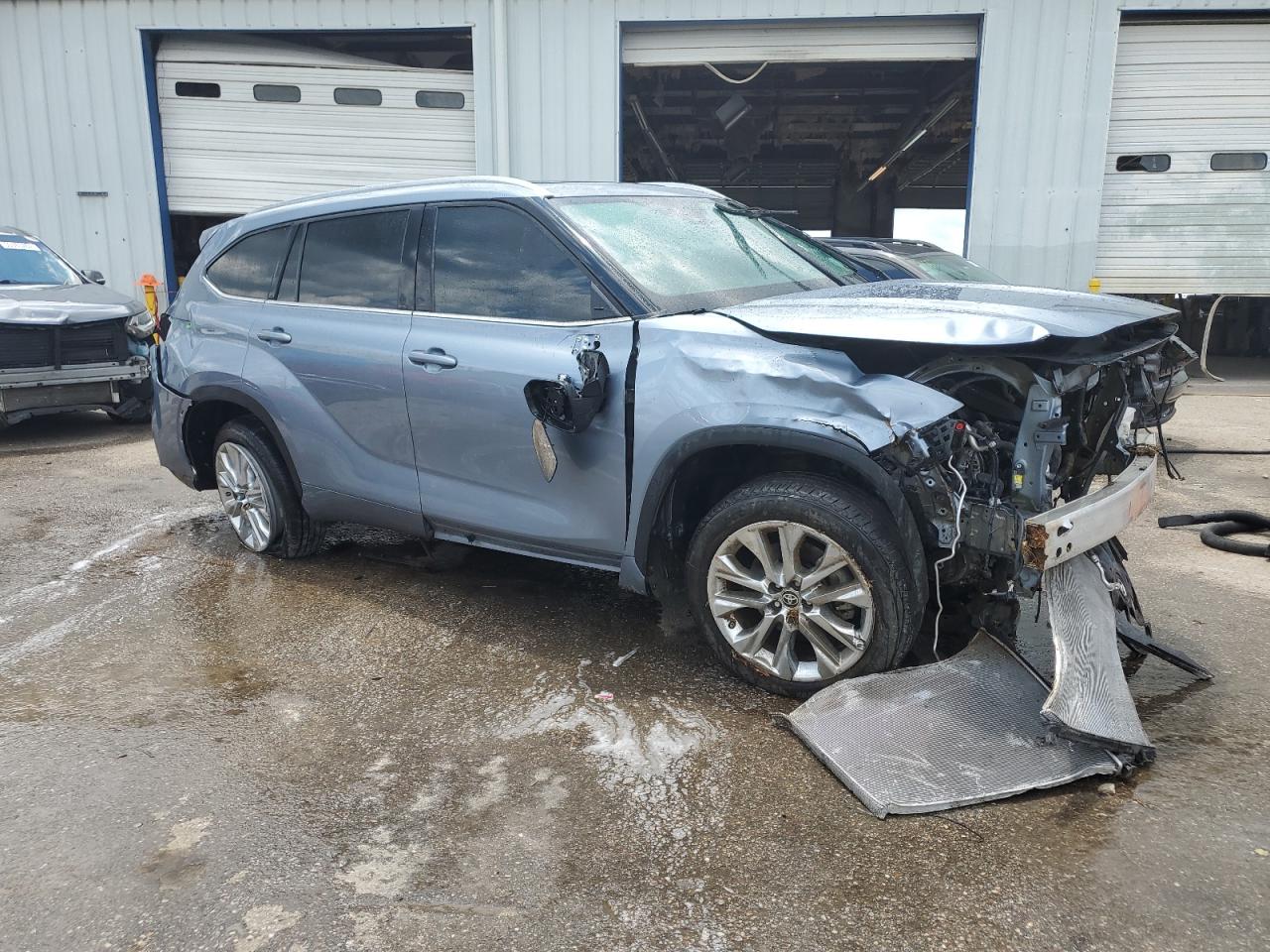 2023 Toyota Highlander L vin: 5TDKDRAH7PS024101