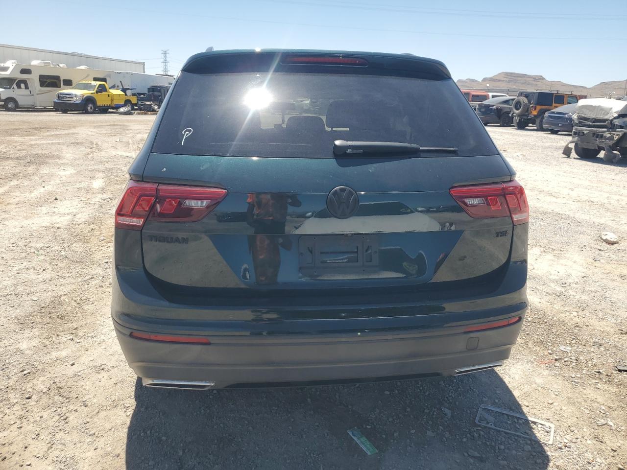 3VV1B7AX1JM019045 2018 Volkswagen Tiguan S