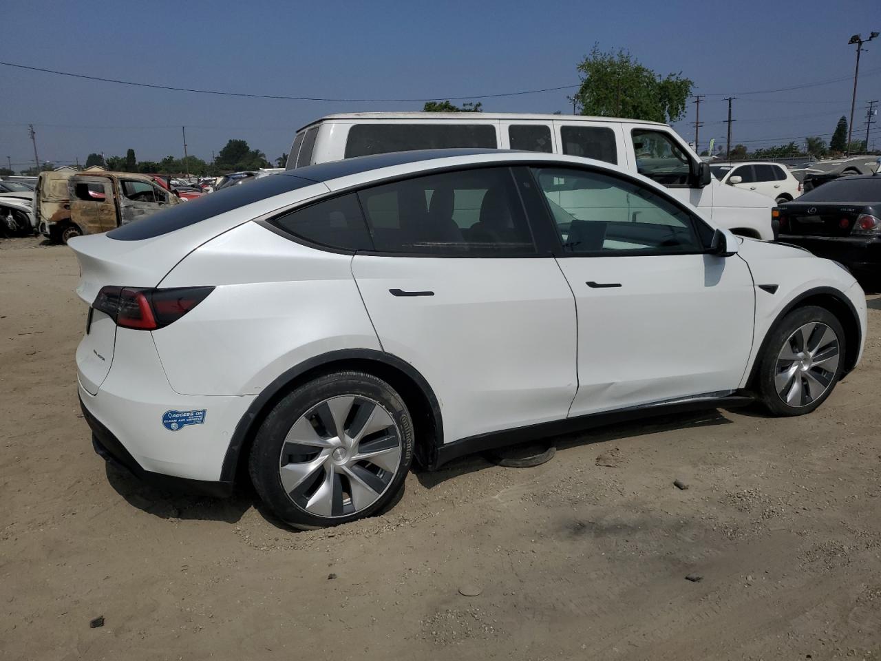 2020 Tesla Model Y vin: 5YJYGDEE9LF056695