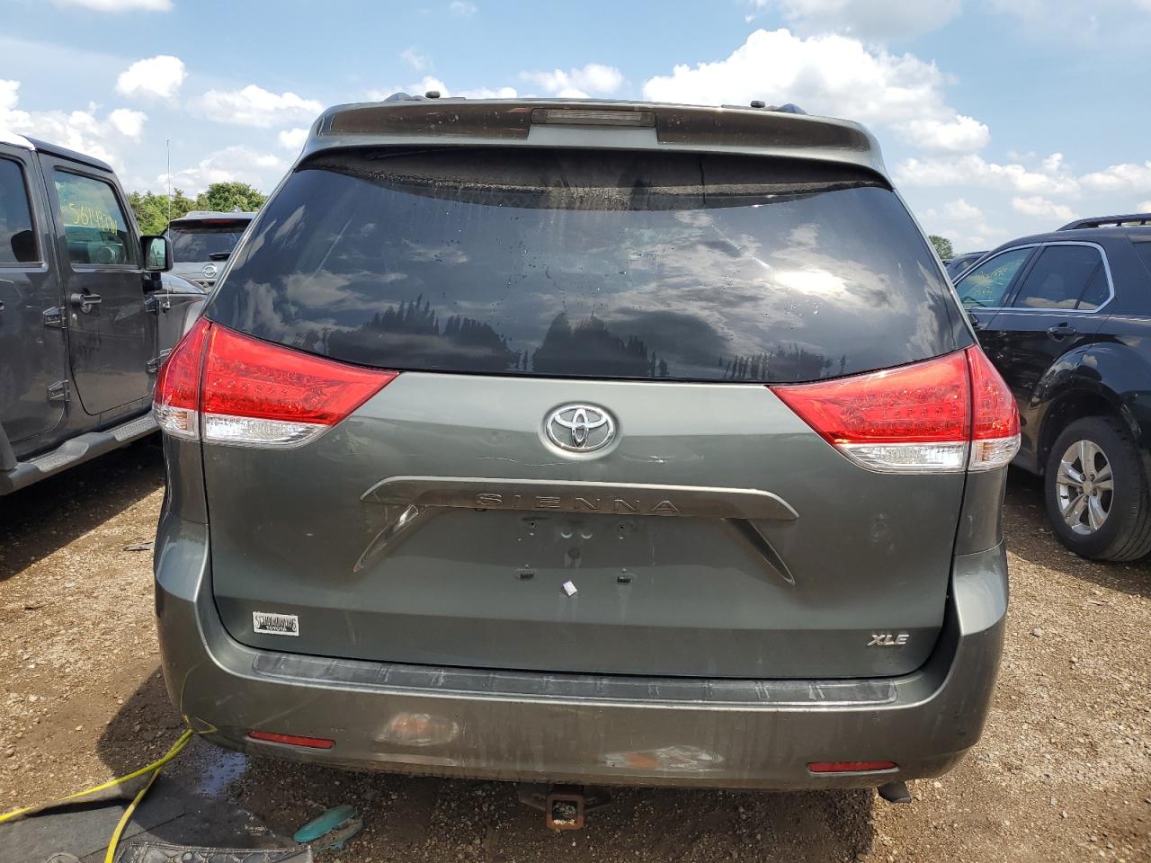 5TDYK3DC6ES459556 2014 Toyota Sienna Xle