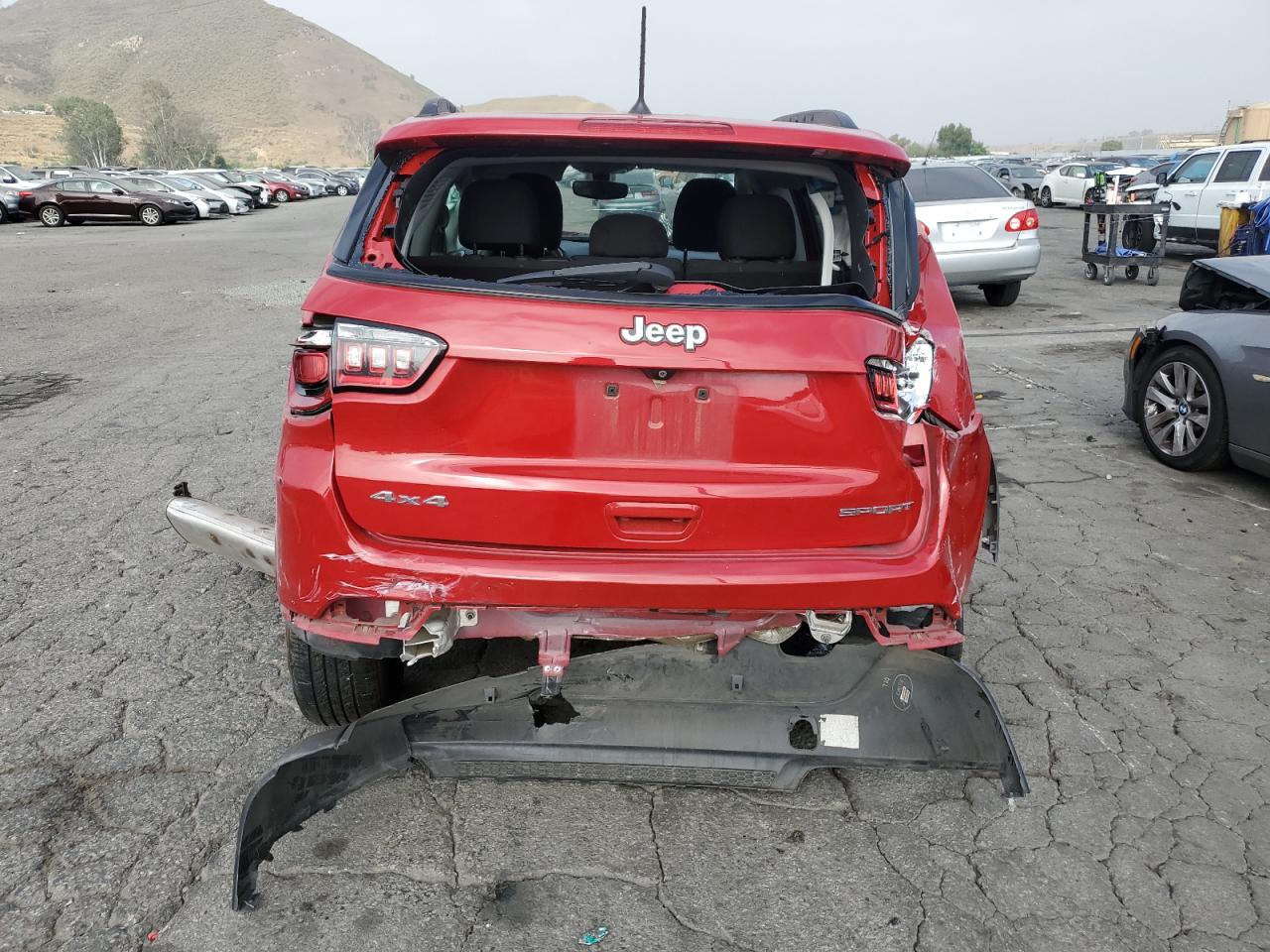 3C4NJDAB8JT281401 2018 Jeep Compass Sport