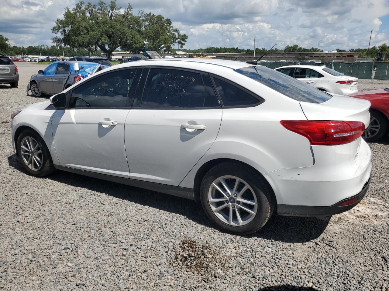 2018 Ford Focus Se vin: 1FADP3F23JL201968