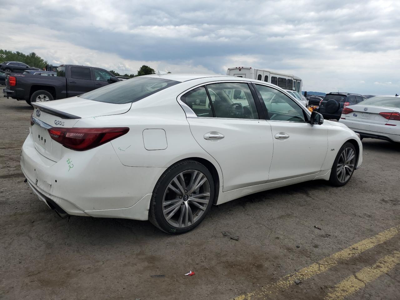 JN1EV7AR1JM436575 2018 Infiniti Q50 Luxe