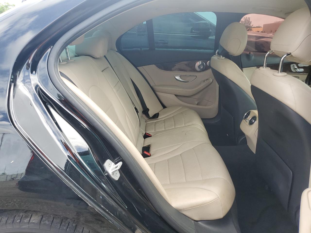 55SWF4KB7GU139504 2016 Mercedes-Benz C 300 4Matic