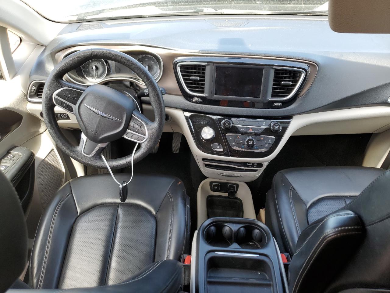 2C4RC1DG1LR172138 2020 Chrysler Voyager Lxi