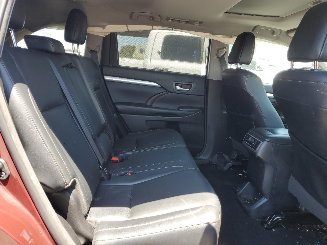 5TDKZRFH7JS241777 2018 Toyota Highlander Se