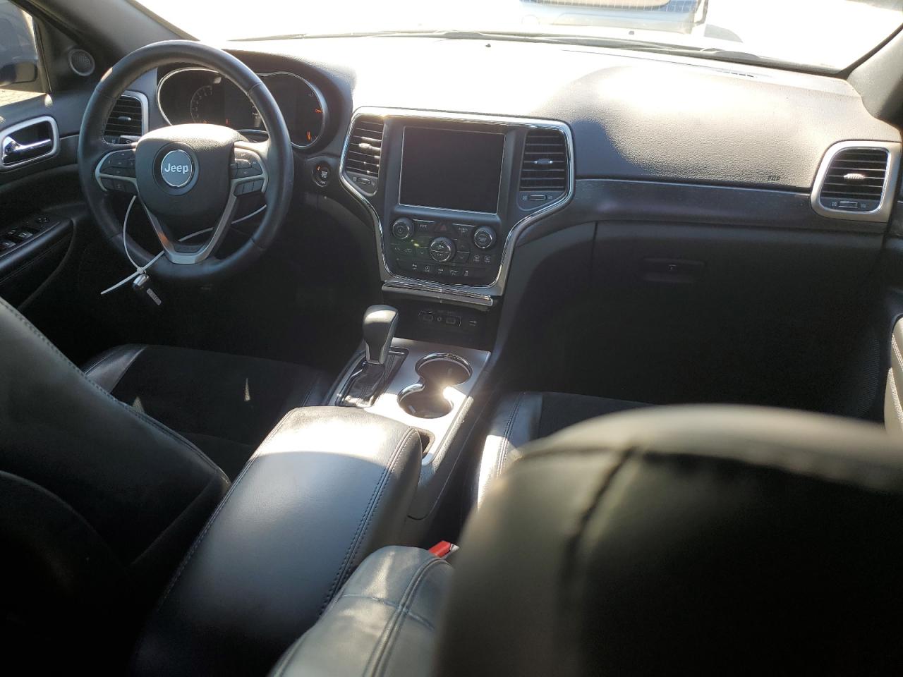 1C4RJFAG7JC396849 2018 Jeep Grand Cherokee Laredo