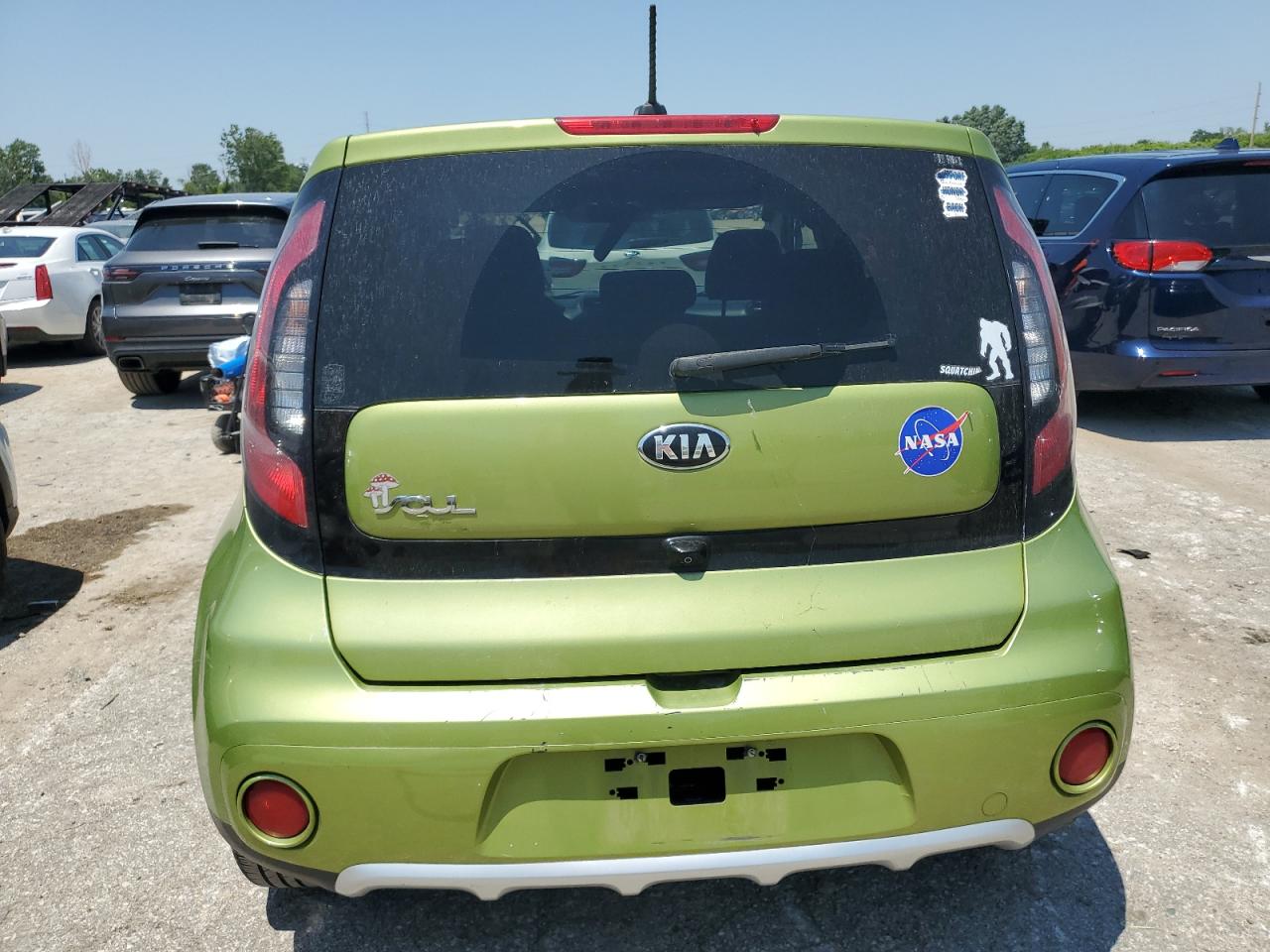 KNDJP3A51J7888343 2018 Kia Soul +