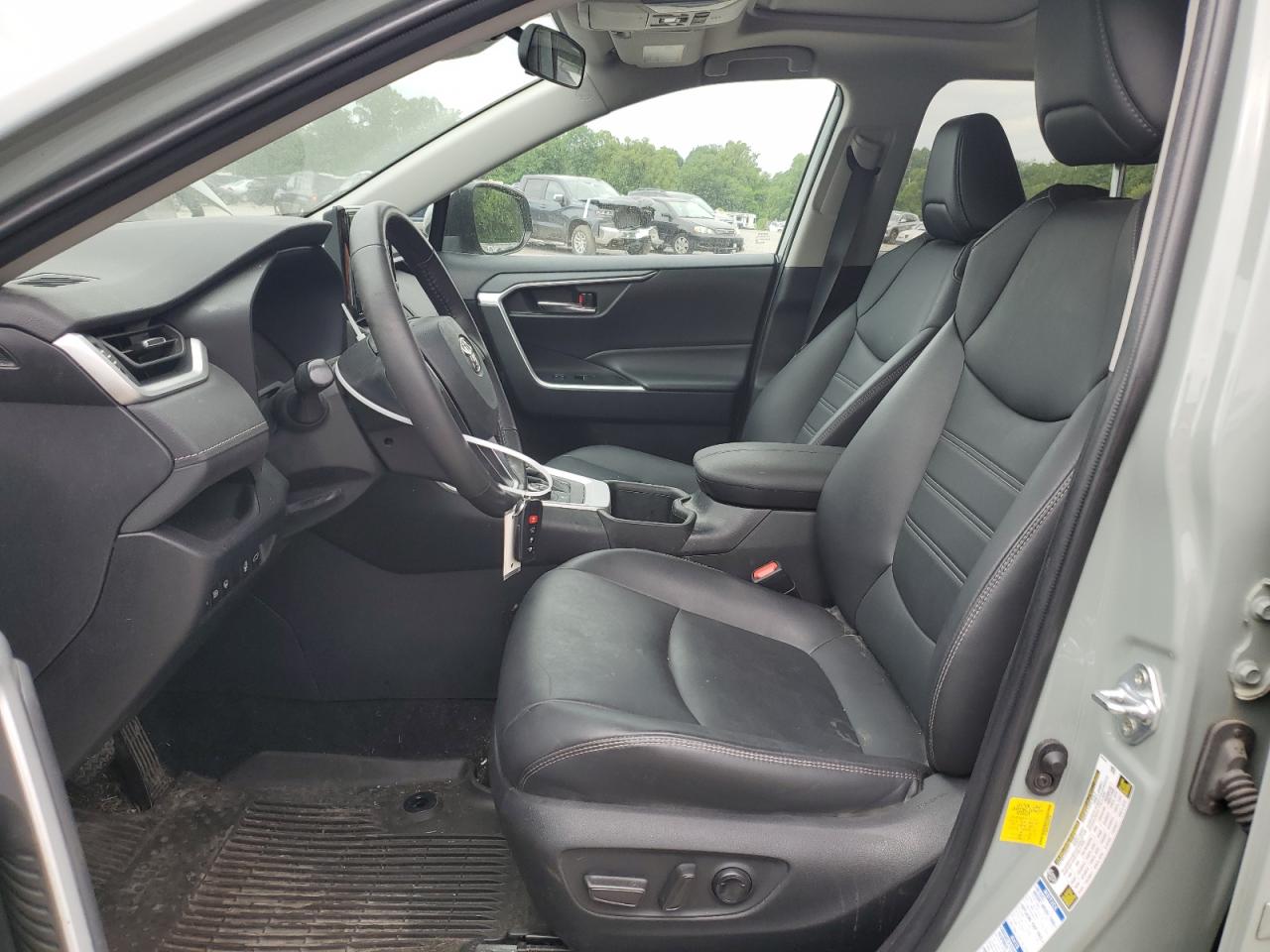 4T3B6RFV0NU093720 2022 Toyota Rav4 Xle Premium