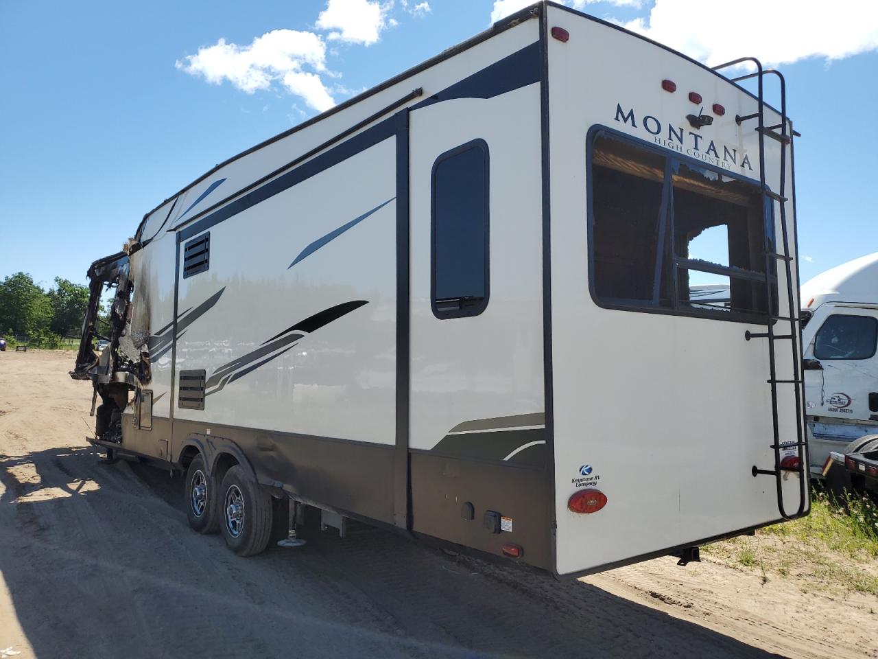 Lot #3030524530 2021 MONT 5TH WHEEL