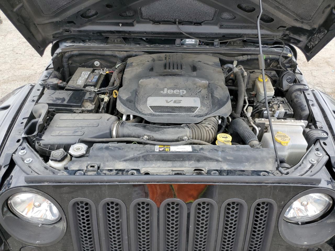 1C4BJWEG2GL304132 2016 Jeep Wrangler Unlimited Sahara