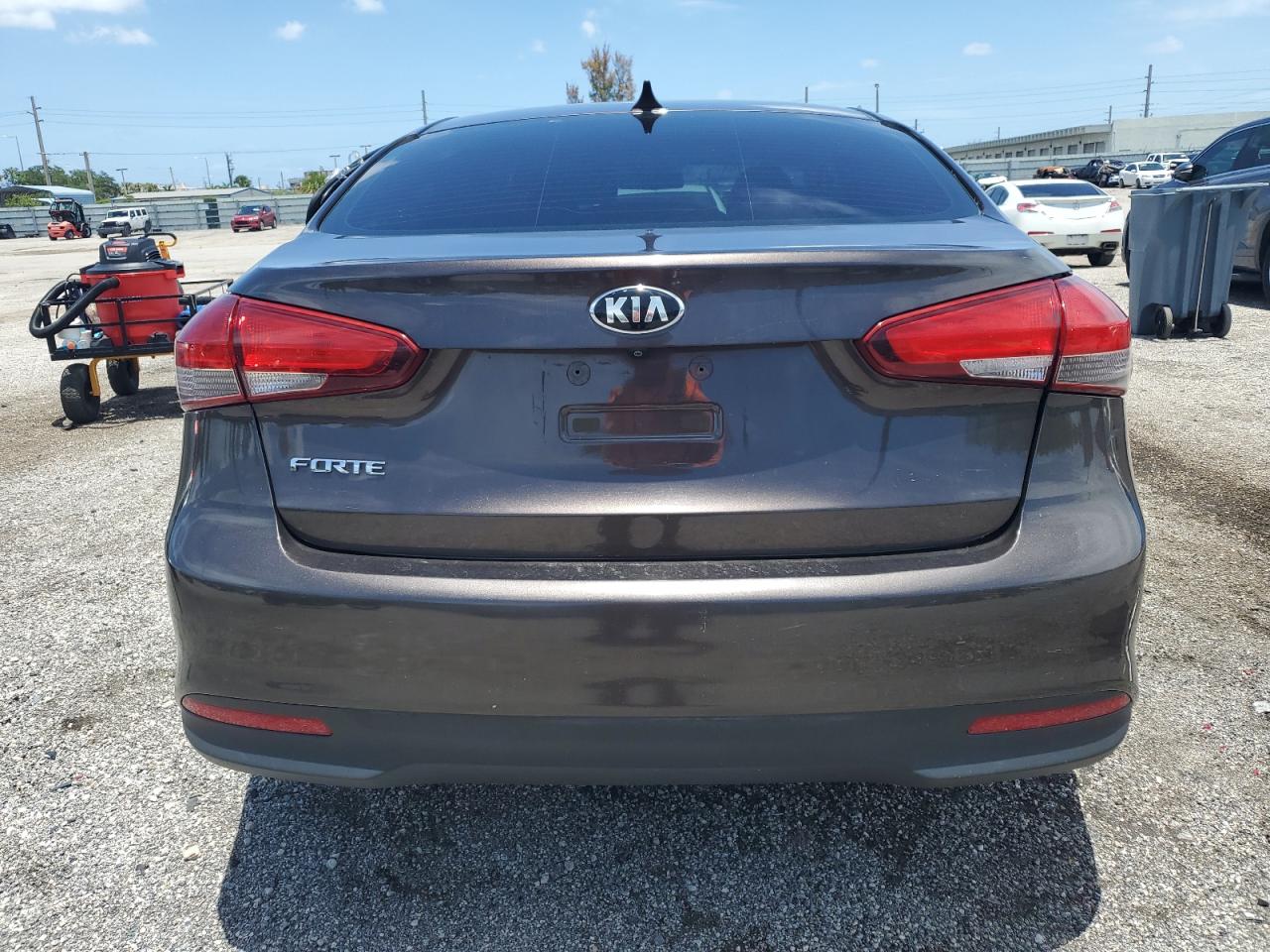 2017 Kia Forte Lx vin: 3KPFL4A74HE015401