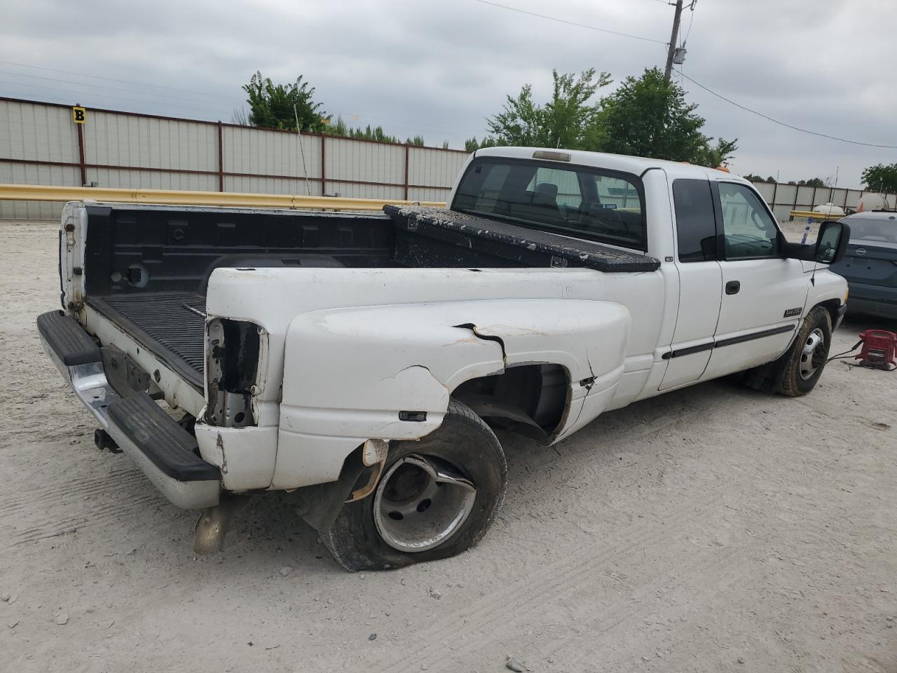 Lot #3033516096 2001 DODGE RAM 3500