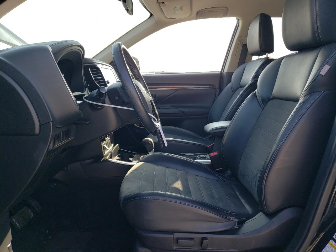 JA4AD3A38KJ001925 2019 Mitsubishi Outlander Se