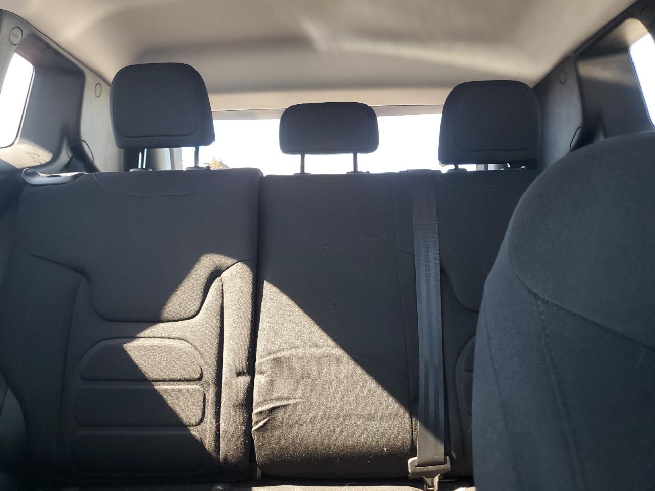 ZACNJABB8KPK79585 2019 Jeep Renegade Latitude