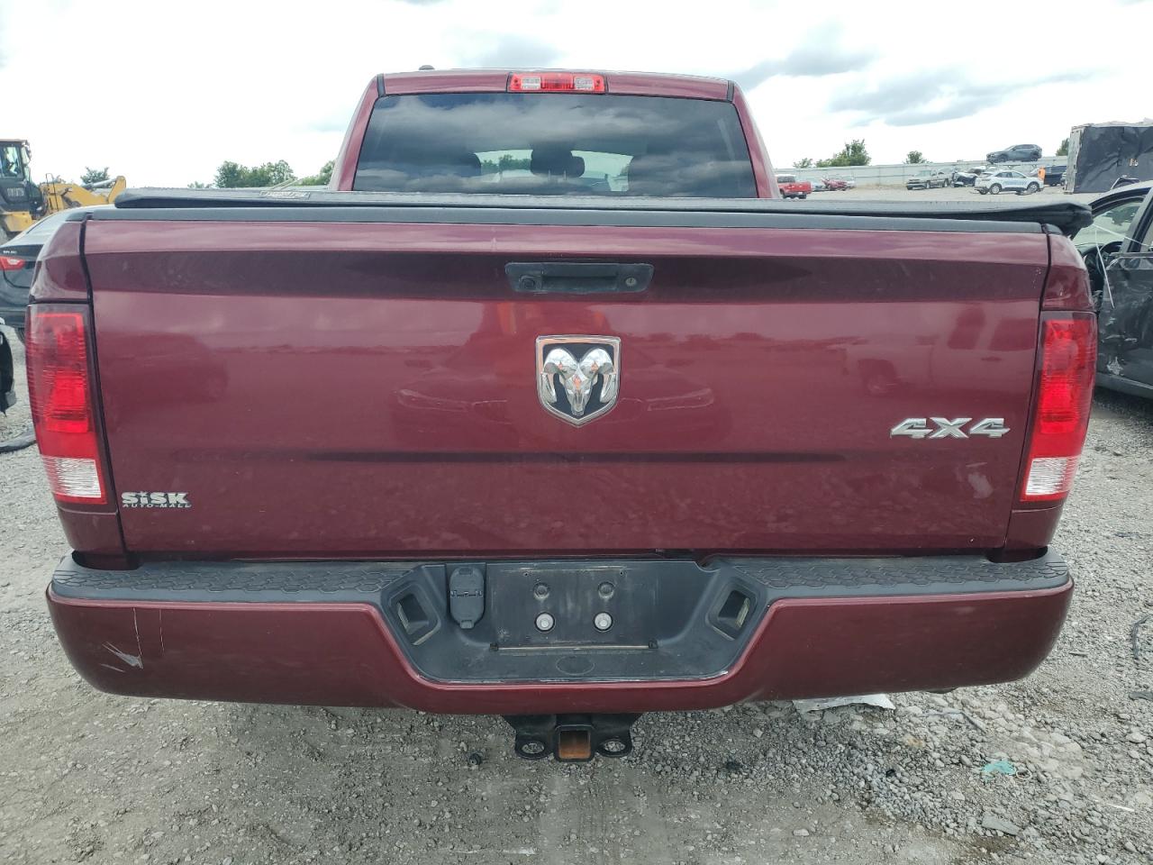 1C6RR7FG1JS215359 2018 Ram 1500 St