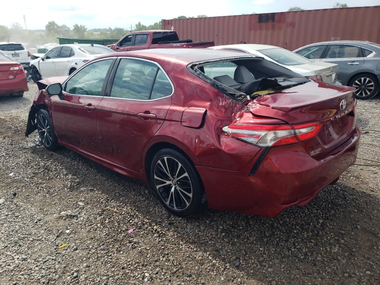 2018 Toyota Camry L vin: 4T1B11HK7JU676050