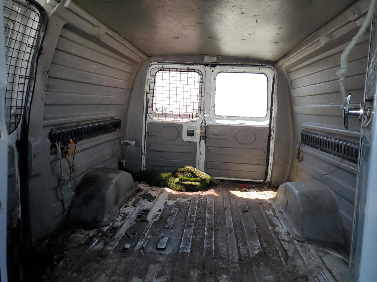 1FTRE14241HB53137 2001 Ford Econoline E150 Van