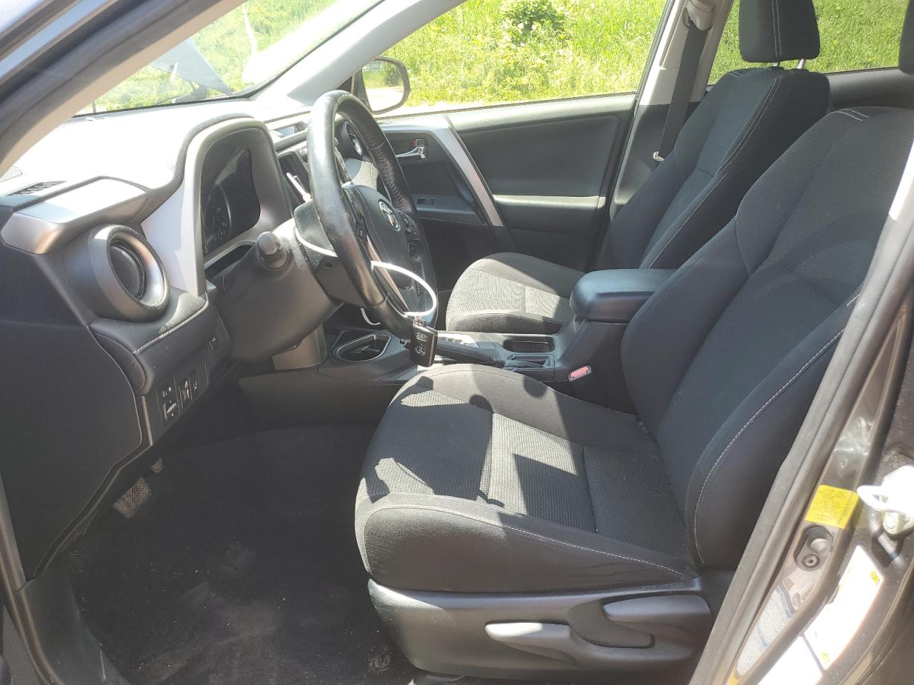 JTMRFREV6HJ714722 2017 Toyota Rav4 Xle