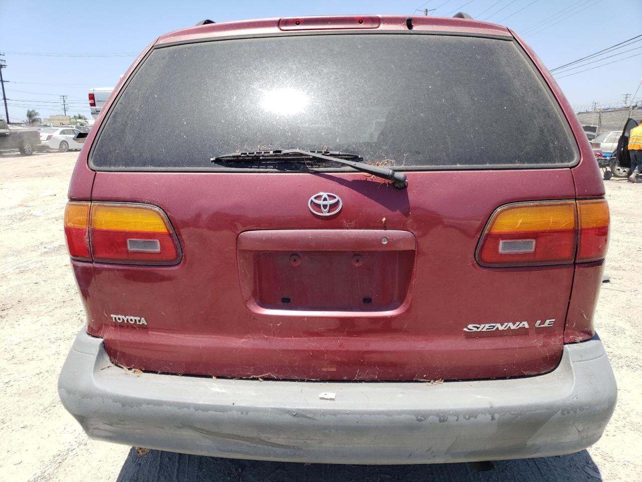 4T3ZF13C2WU007053 1998 Toyota Sienna Le