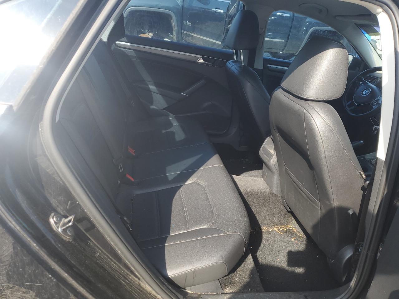 1VWDT7A39HC066189 2017 Volkswagen Passat R-Line