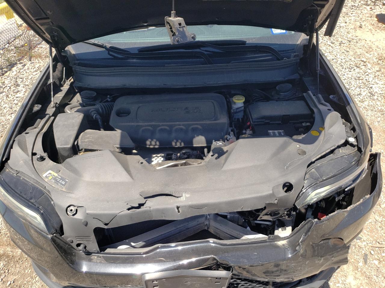 1C4PJMLB2KD321811 2019 Jeep Cherokee Latitude Plus