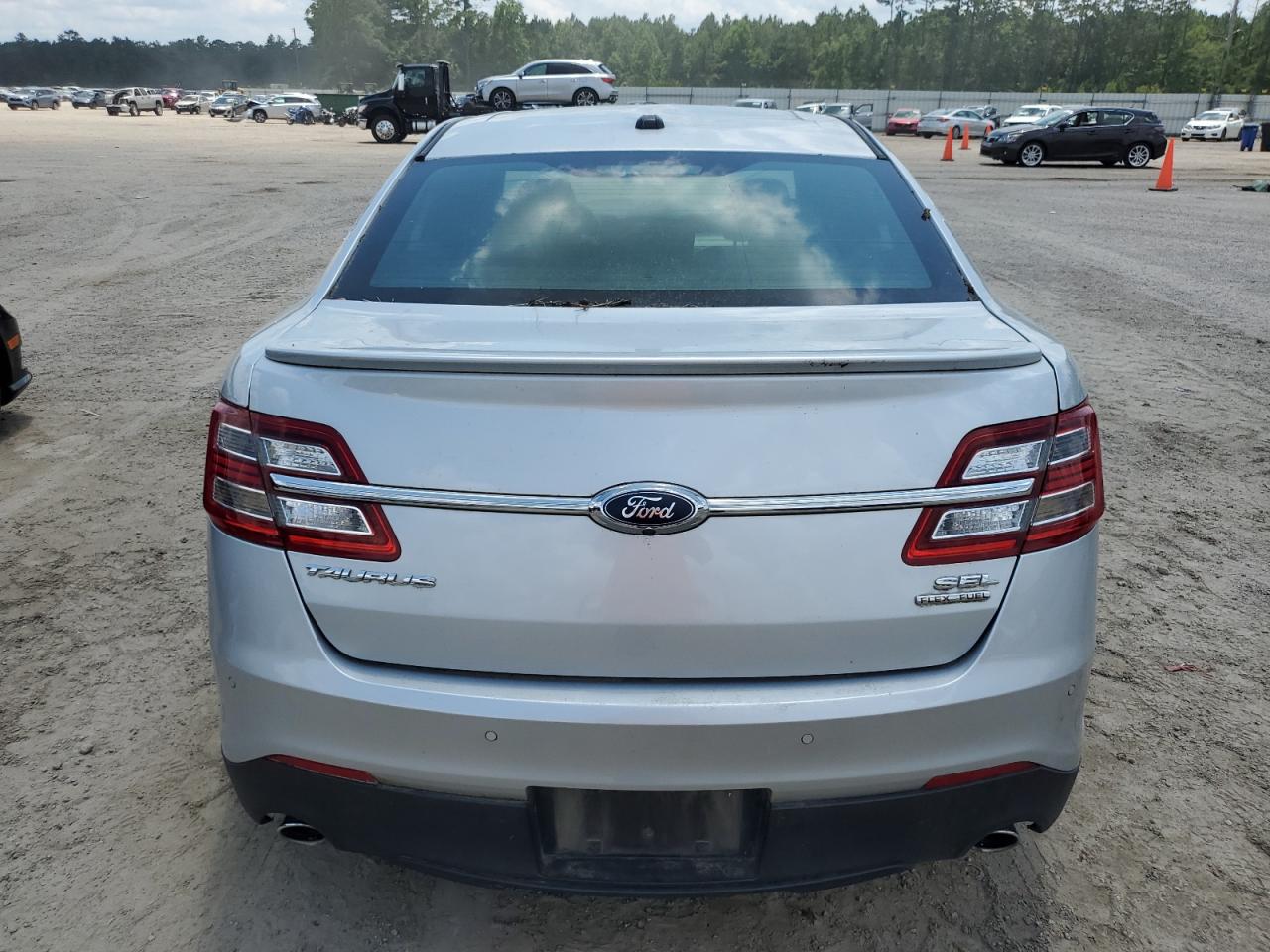 1FAHP2E89JG129202 2018 Ford Taurus Sel