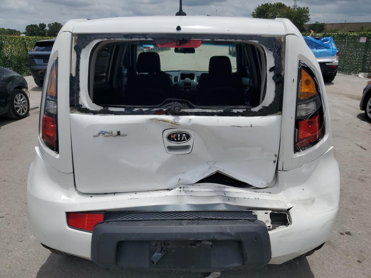 KNDJT2A21B7340971 2011 Kia Soul +