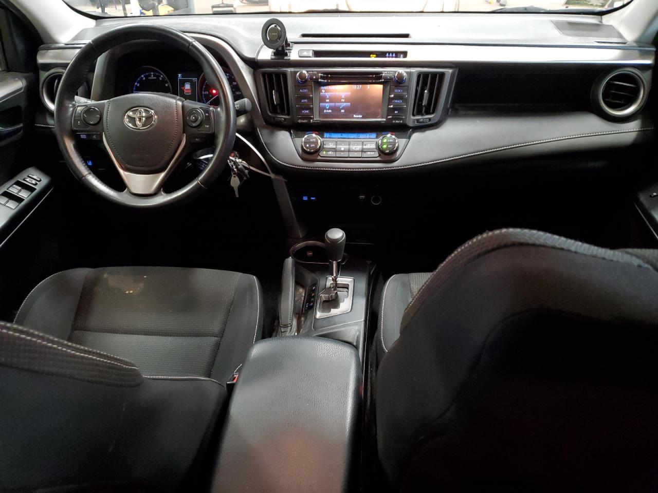 JTMRFREV8HJ123078 2017 Toyota Rav4 Xle