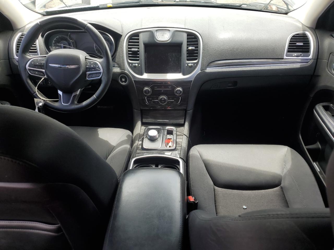 2C3CCAAG4JH340372 2018 Chrysler 300 Touring