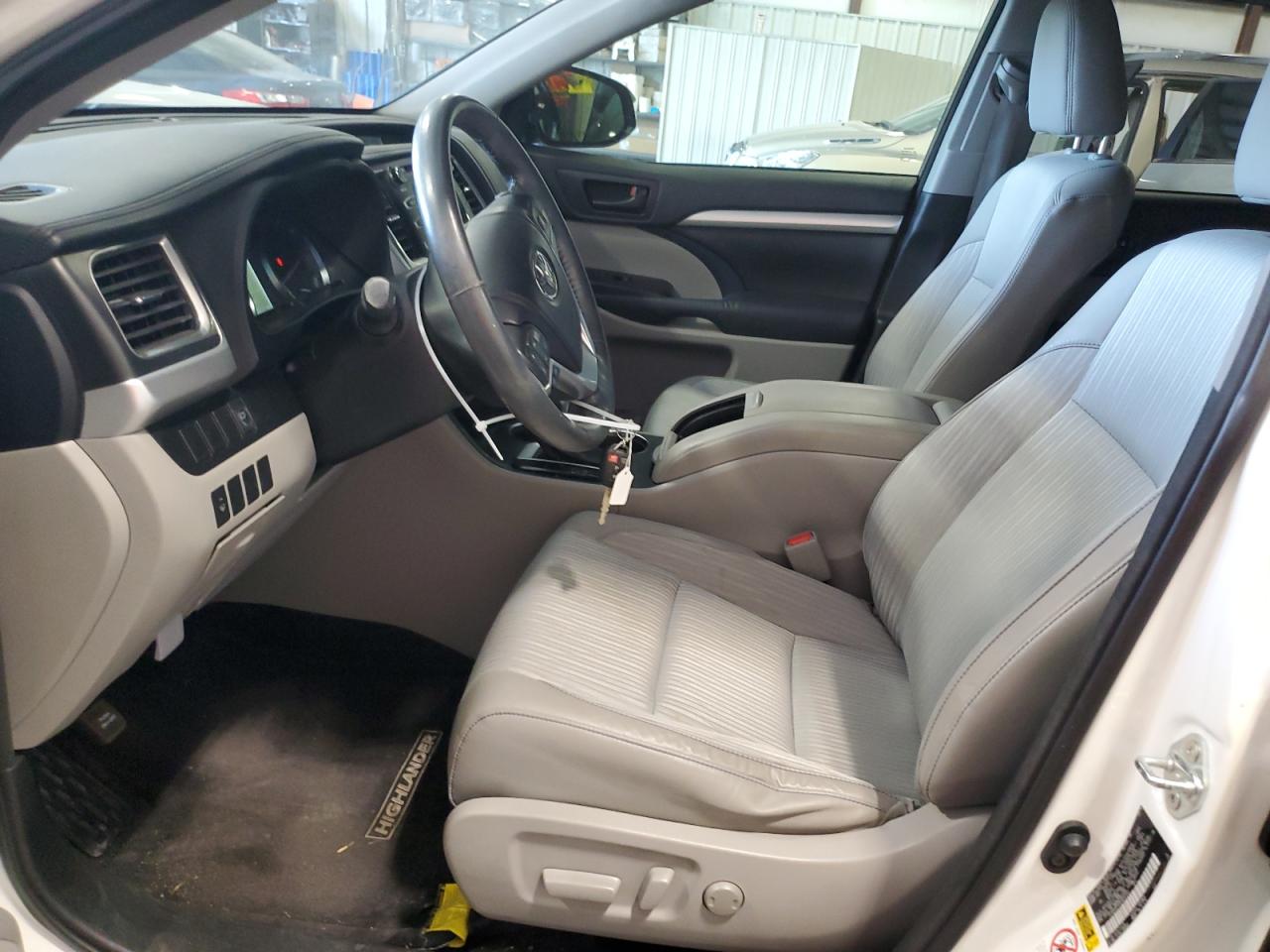 5TDZKRFH1ES012133 2014 Toyota Highlander Le