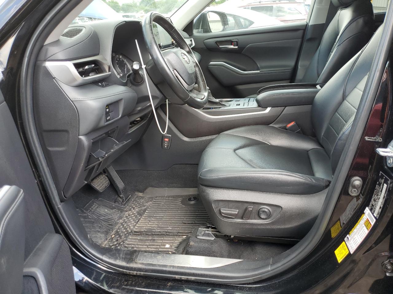 5TDGZRBH7NS583229 2022 Toyota Highlander Xle