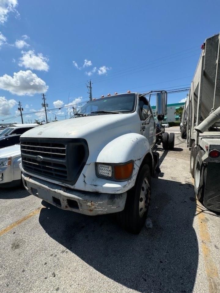 Lot #2715461582 2000 FORD F750 SUPER