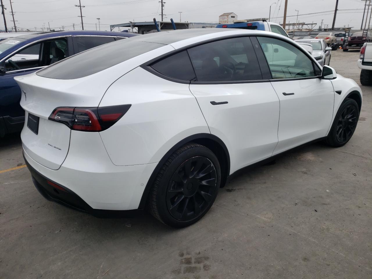 2021 Tesla Model Y vin: 5YJYGAEEXMF217622